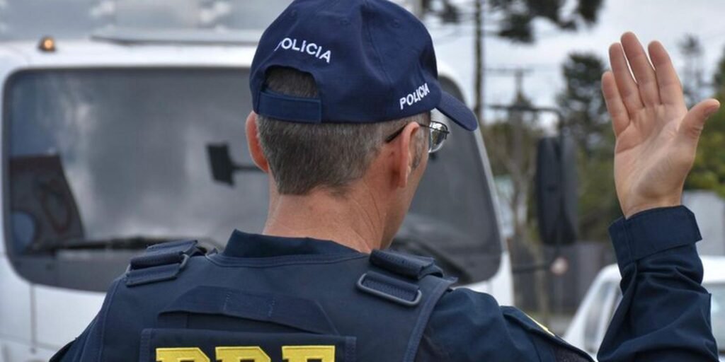 acidente-entre-van-e-caminhao-em-planaltina-deixa-cinco-mortos