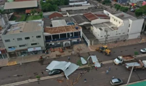 temporal-com-granizo-e-ventos-fortes-causa-destruicao-em-bairros-e-no-centro-de-ponta-pora