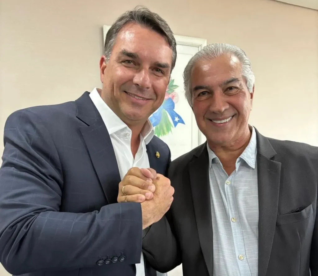flavio-tera-que-convencer-bolsonaro-e-michele-a-mudarem-de-ideia,-apos-reuniao-com-reinaldo-e-riedel