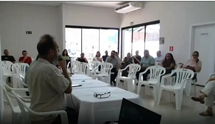 em-assembleia,-professores-da-uems-aprovam-estado-de-greve