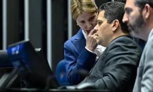 tereza-cristina-diz-que-“a-guerra-ja-chegou-aqui”,-e-senado-convoca-reuniao-de-emergencia