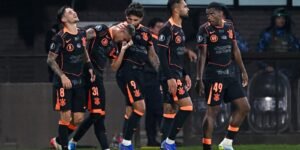 corinthians-derrota-platense-na-libertadores-na-estreia-de-diniz