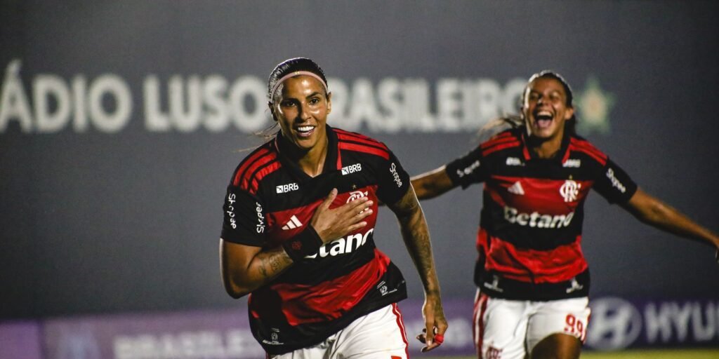 flamengo-derrota-vitoria-e-fica-perto-de-lideres-no-br-feminino