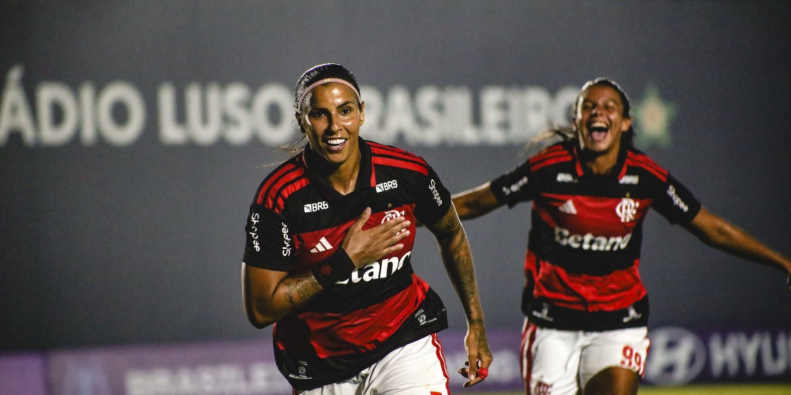 flamengo-derrota-vitoria-e-fica-perto-de-lideres-no-br-feminino