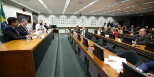 conselho-de-etica-adia-analise-contra-deputados-por-quebra-de-decoro|-agencia-brasil