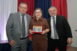 primeira-dama-de-aquidauana,-vera-lucia-quadros-batista,-e-homenageada-com-o-titulo-de-cidada-anastaciana