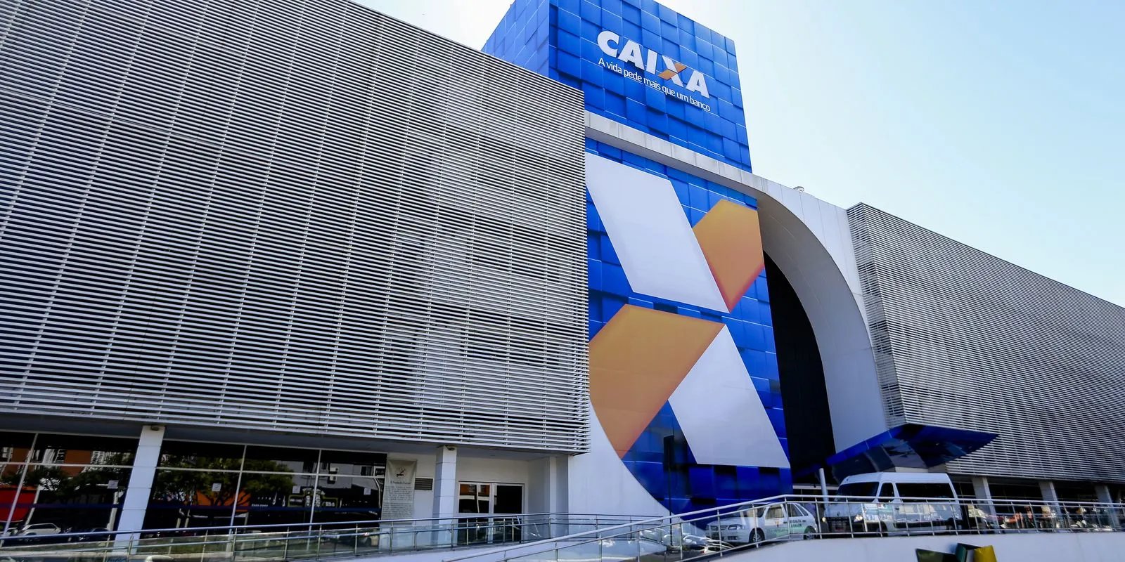 caixa-e-bb-liberam-abono-salarial-para-nascidos-em-maio-e-junho
