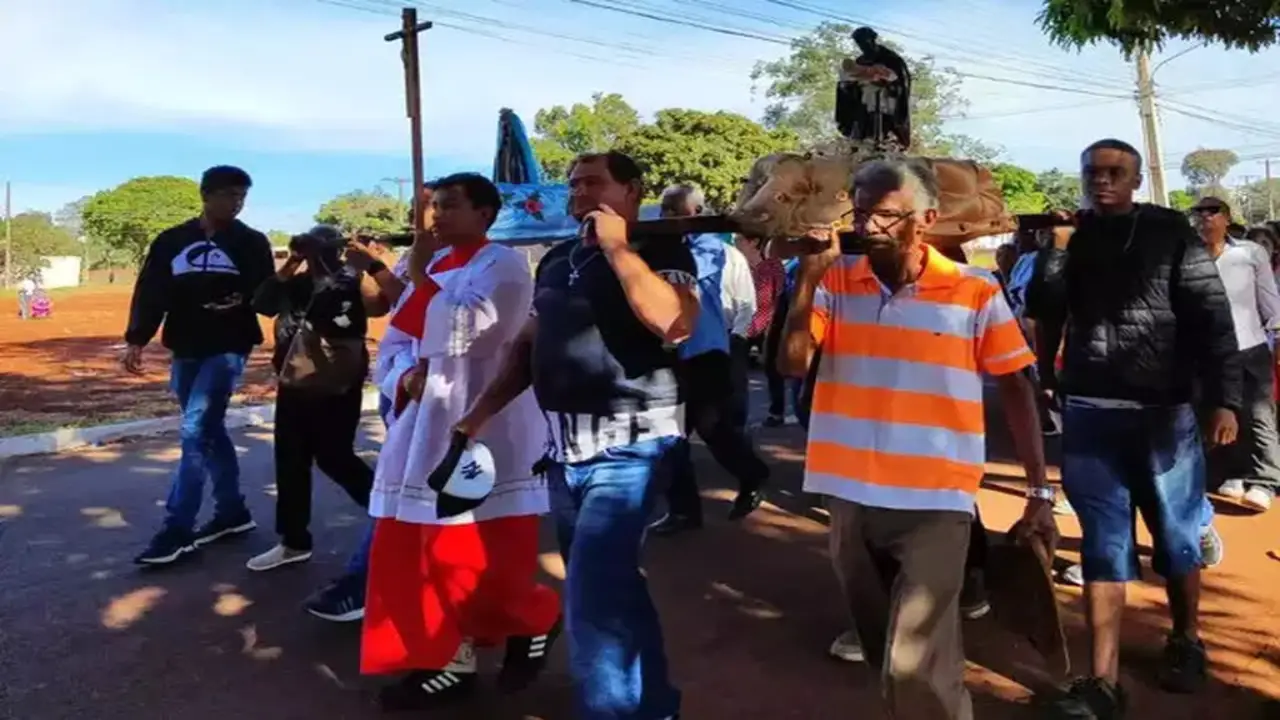 comunidade-quilombola-tia-eva-realiza-tradicional-descida-do-terco-da-festa-de-sao-benedito-neste-sabado-em-campo-grande