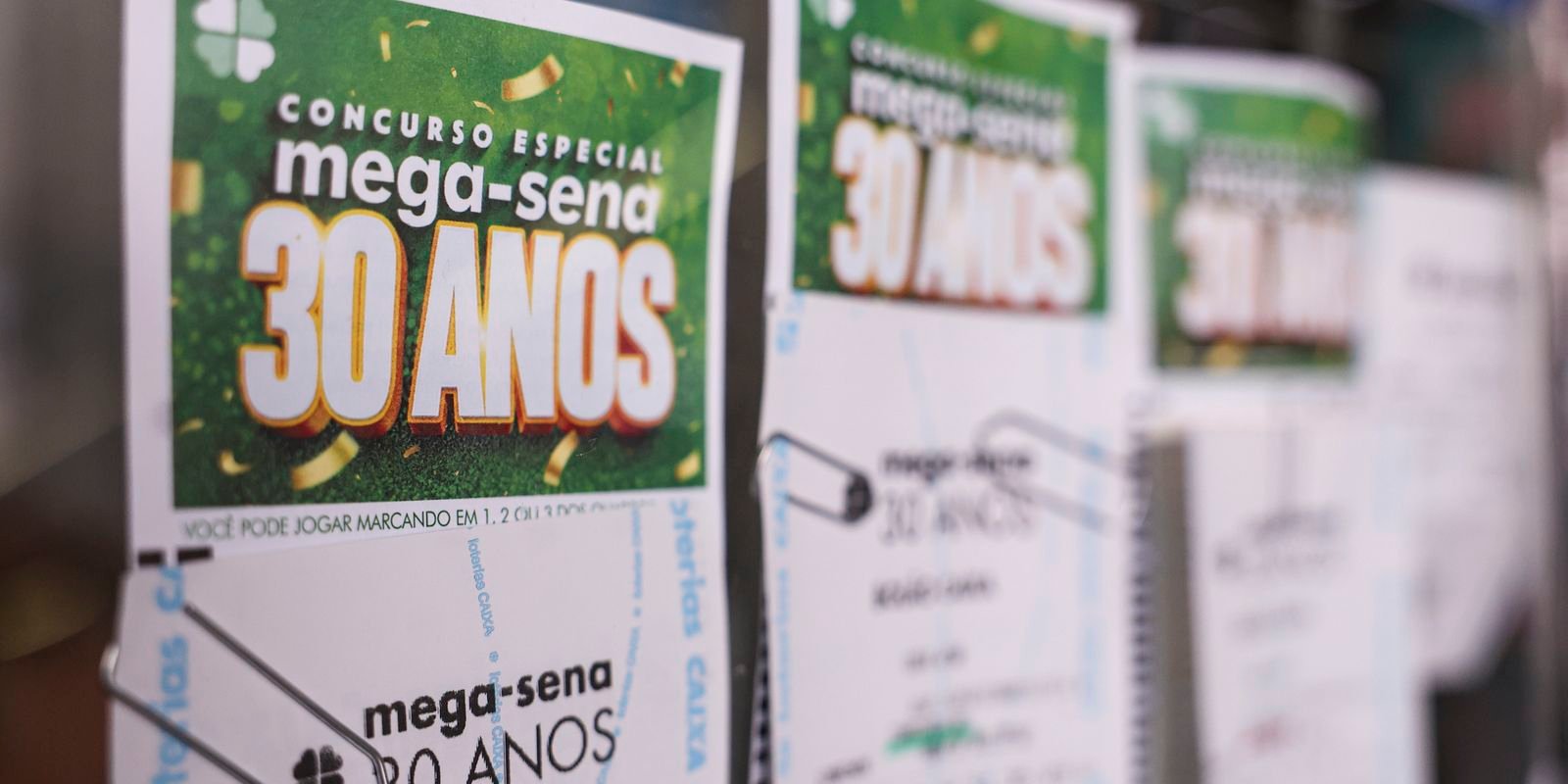 mega-30-anos-sorteia-premio-especial-de-r$-300-milhoes-neste-domingo