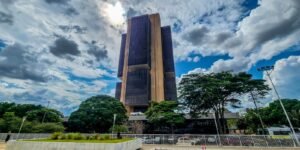 pec-no-senado-facilita-cooptacao-do-banco-central,-dizem-economistas