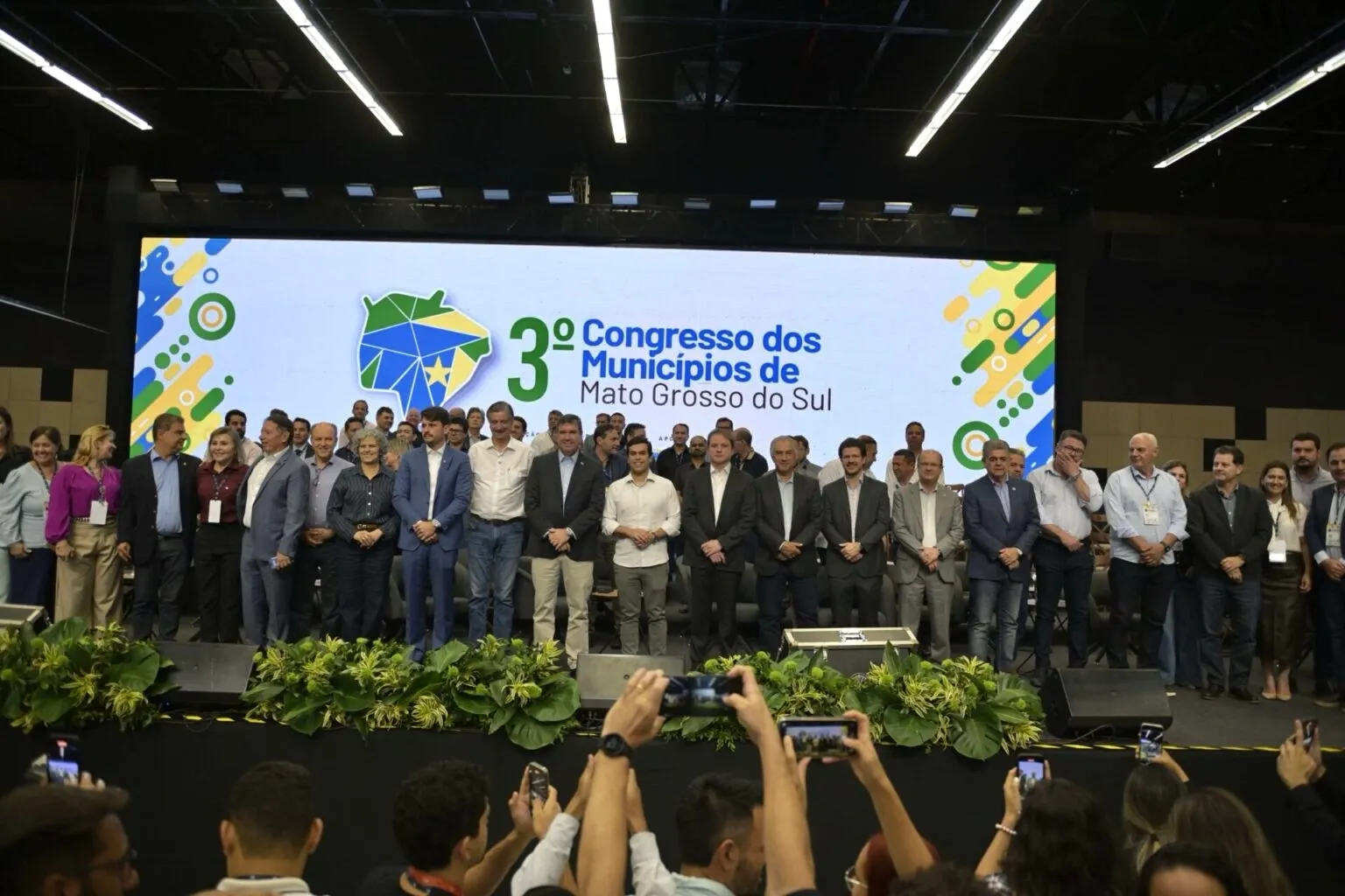 decisivos-para-eleicao,-prefeitos-sao-assediados-e-terao-que-se-dividir-para-‘pagar-acordos’