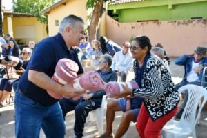 prefeitura-de-aquidauana-realiza-entrega-de-cobertores-para-trabalhadores-do-artefatos-e-idosos-do-cci