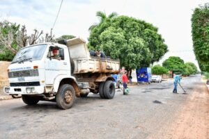 prefeitura-intensifica-operacao-tapa-buracos-e-melhora-condicoes-de-trafego-em-aquidauana