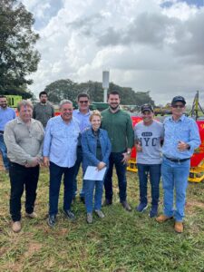 marco-santullo-acompanha-tereza-cristina-na-entrega-de-maquinarios-que-fortalecem-a-agricultura-em-mato-grosso-do-sul
