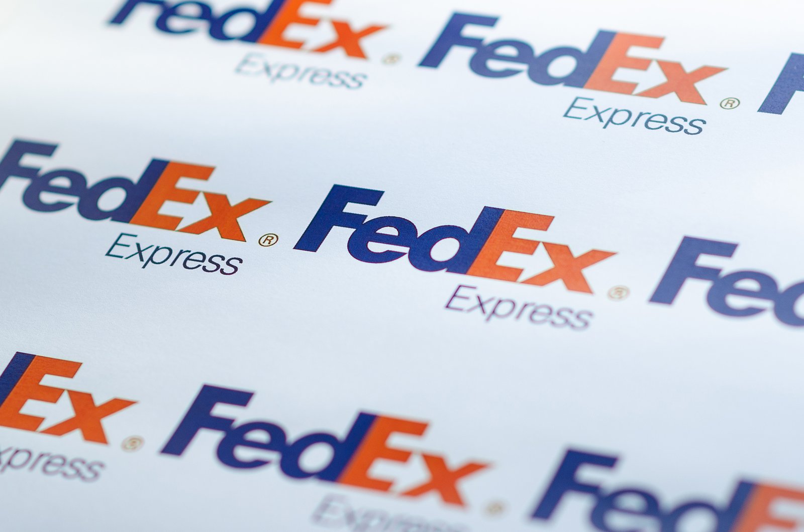 fedex-ve-queda-no-lucro-em-meio-a-ajuste-apos-cisao-de-negocios-e-acao-tomba-no-after-hours