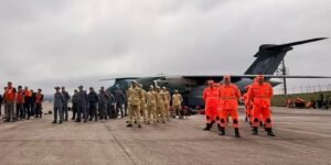 quarto-voo-brasileiro-para-venezuela-decola-com-bombeiros-e-donativos
