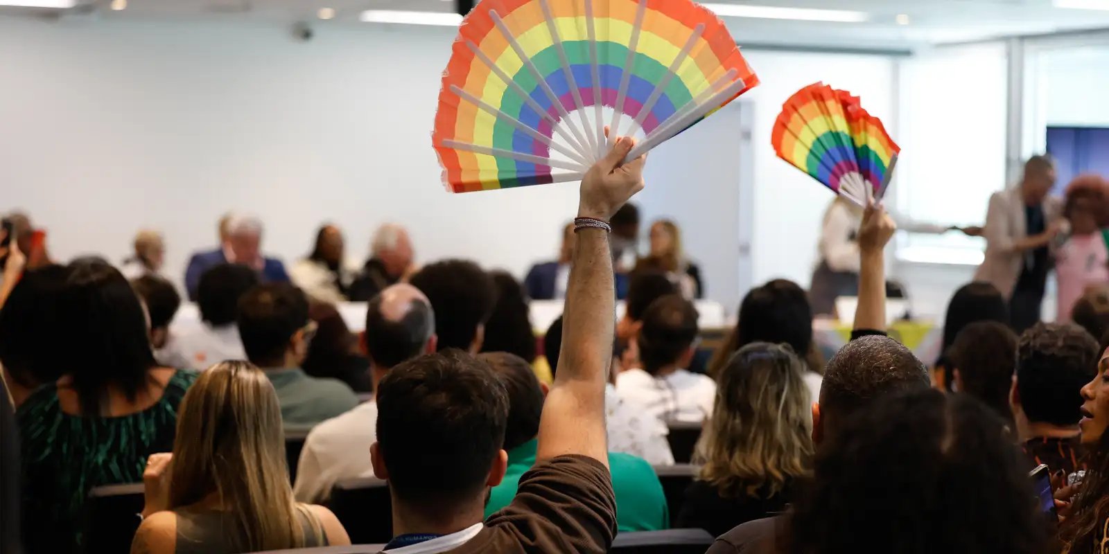 governo-diz-que-vai-acertar-salarios-do-programa-rio-sem-lgbtifobia