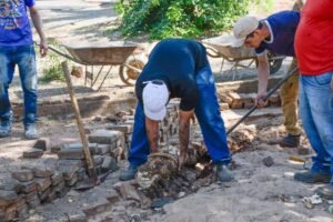 prefeitura-de-aquidauana-recupera-calcadas-na-praca-dos-estudantes-e-na-rua-sete-de-setembro-para-reforcar-seguranca-dos-pedestres