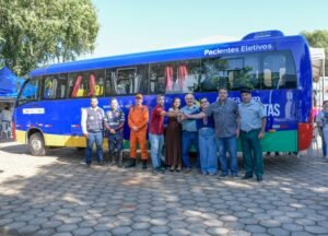 aquidauana-reforca-saude-com-entrega-de-micro-onibus-para-pacientes-e-novos-uniformes-aos-servidores