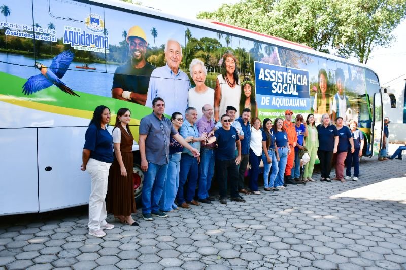 aquidauana-reforca-assistencia-social-com-entrega-de-onibus-e-uniformes-para-projetos-sociais