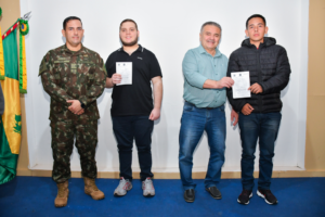 mauro-do-atlantico-participa-da-cerimonia-de-compromisso-a-bandeira-e-de-entrega-dos-certificados-de-dispensa-de-incorporacao