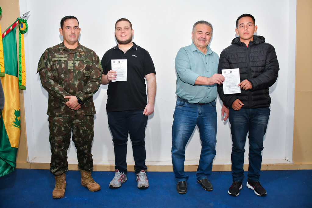 mauro-do-atlantico-participa-da-cerimonia-de-compromisso-a-bandeira-e-de-entrega-dos-certificados-de-dispensa-de-incorporacao