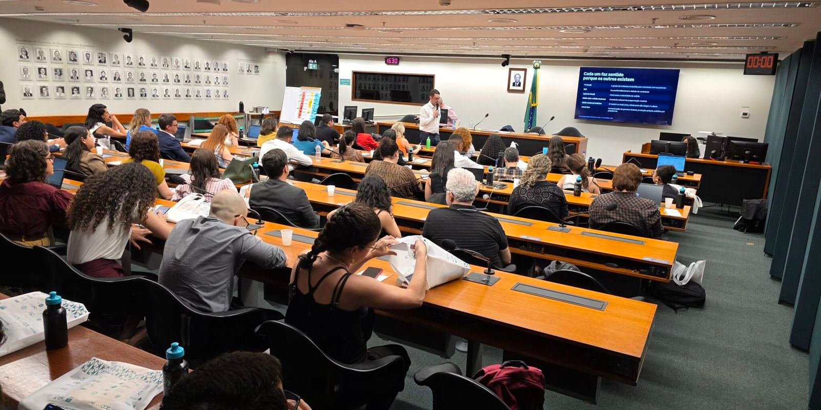 pesquisadores-debatem-em-brasilia-o-papel-da-comunicacao-publica