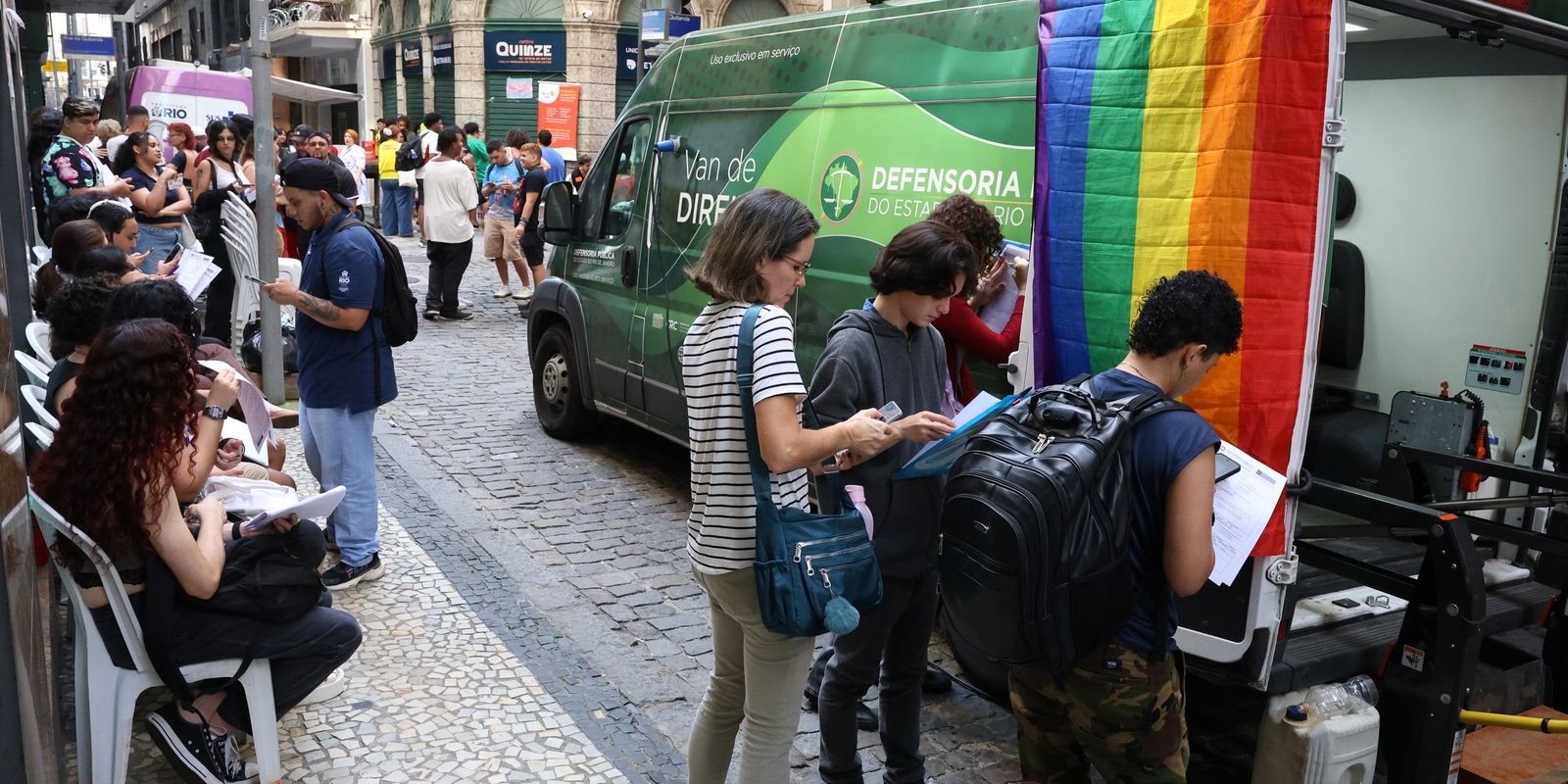 transexuais-e-travestis-fazem-ato-no-rj-em-defesa-da-democracia