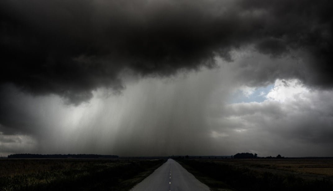 nova-frente-fria-traz-temporais-com-ventania-de-90-km/h-para-regioes-brasileiras