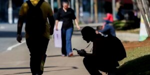 percentual-de-jovens-nem-nem-no-brasil-cai-para-22,4%,-mostra-estudo