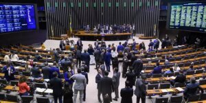 representacao-de-parlamentares-negros-segue-baixa,-diz-pesquisadora
