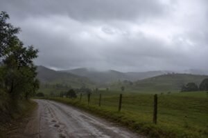 tempo-comeca-a-firmar,-mas-ainda-ha-previsao-de-temporais-e-ventania-de-70-km/h